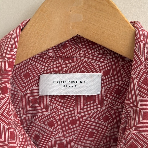 Equipment silk button up in medium - Picture 3 of 4